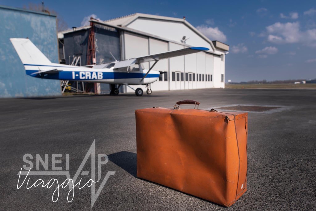 🧳 𝕍 𝕀 𝔸 𝔾 𝔾 𝕀 𝕆 ✈️

Ecco svelato il titolo del nostro nuovo singolo inedito 🎉
Siete pronti a partire con noi? 🎟

#viaggio #nuovosingolo #newsingle #inedito #bandfemminile #allfemaleband #alternativeband #rockband #altrock #banditaliana #italianband #lgbtpride #avventure