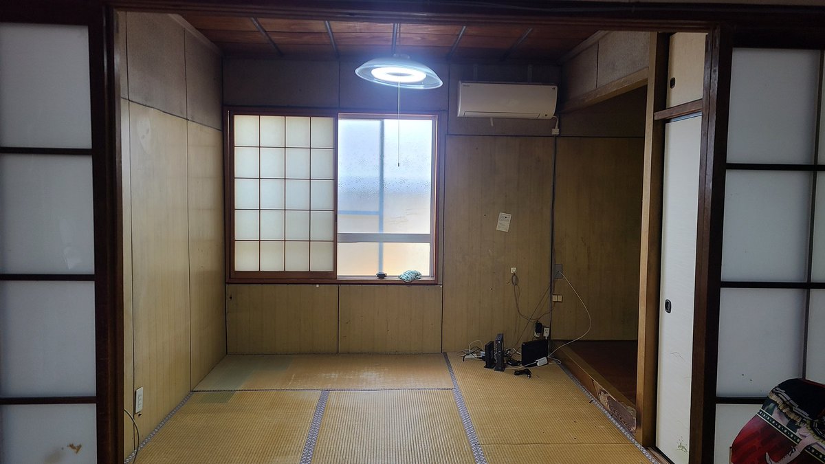 Kures1017's tweet photo. 部屋のDIY(ほぼ)完了しました！

←before　after→ https://t.co/3loXv2Nmma