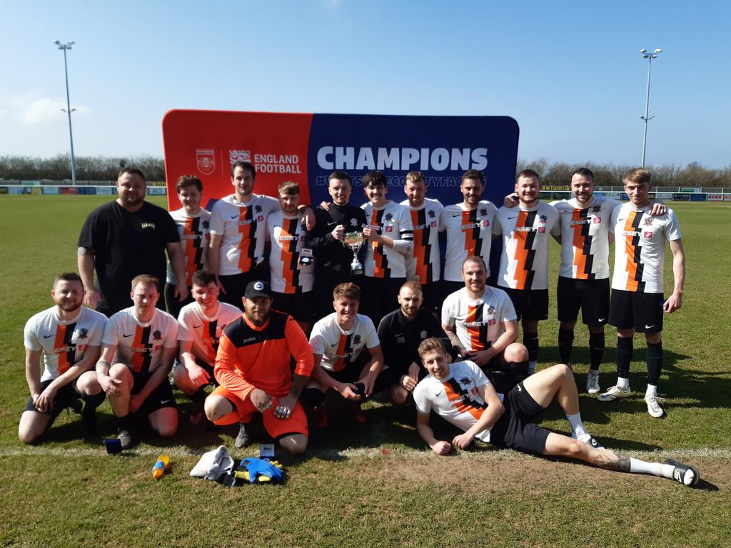 WiltsCountyFA's tweet photo. 🏆 That's a wrap for the @YESREF Sunday Cup Final!

🆚 @dprfc_ 0 v @LacockFC 3

 Congratulations Laycock 👏
Sponsored by @YESREF https://t.co/yLHPyIzAvy https://t.co/lNj34SzaAi