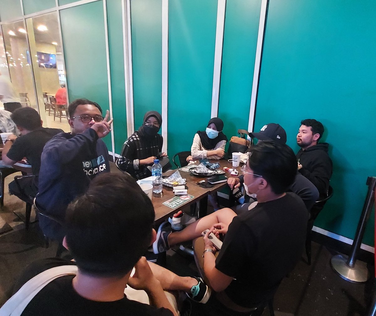Wing Stop after show. Terakhir sebelum Ramadan? 🤗