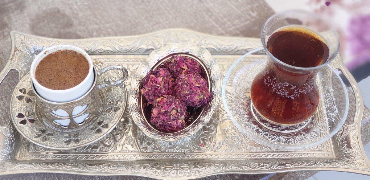 Kahveydi çaydı münazarasına son nokta. Kimin canı hangini istiyorsa, hangisi keyif veriyorsa onu içsin🥰🌸