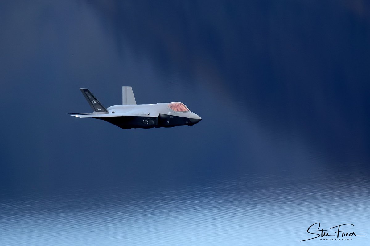 stuartfreer1's tweet photo. Into the Blue….🔵

A 495th FS ‘Valkyries’ F-35A from RAF Lakenheath caught low over Ullswater in the Lake District on Thursday morning part of ‘Deck 1-4’ flight. @48FighterWing @RAFLakenheath1 https://t.co/HyYI2RZJvP