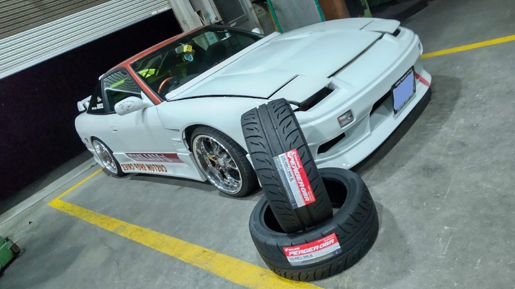 CHIKI_703's tweet photo. ライバルとバトルに使えるタイヤ？バリノでしょ‼️

#あーぼームーン
#180sx
#バリノ
#valino
#perger
Valino Tires International https://t.co/Ddy8nwKTTh