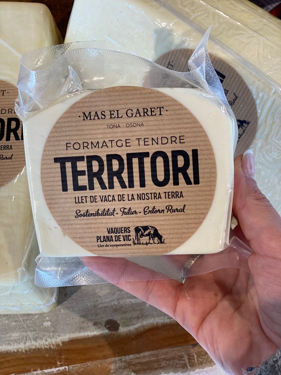 coplanadevic's tweet photo. Avui és el Dia del Formatge🧀 i el dediquem al nostre formatge Territori que prové de llet de vaques de la nostra terra. @maselgaret i @vaquersplanavic
#diadelformatge #diaformatge #formatge #osona #productedecasa #lletdecasa #lletderamadersosona #formatgedevaca https://t.co/OK6hP3B2Ao