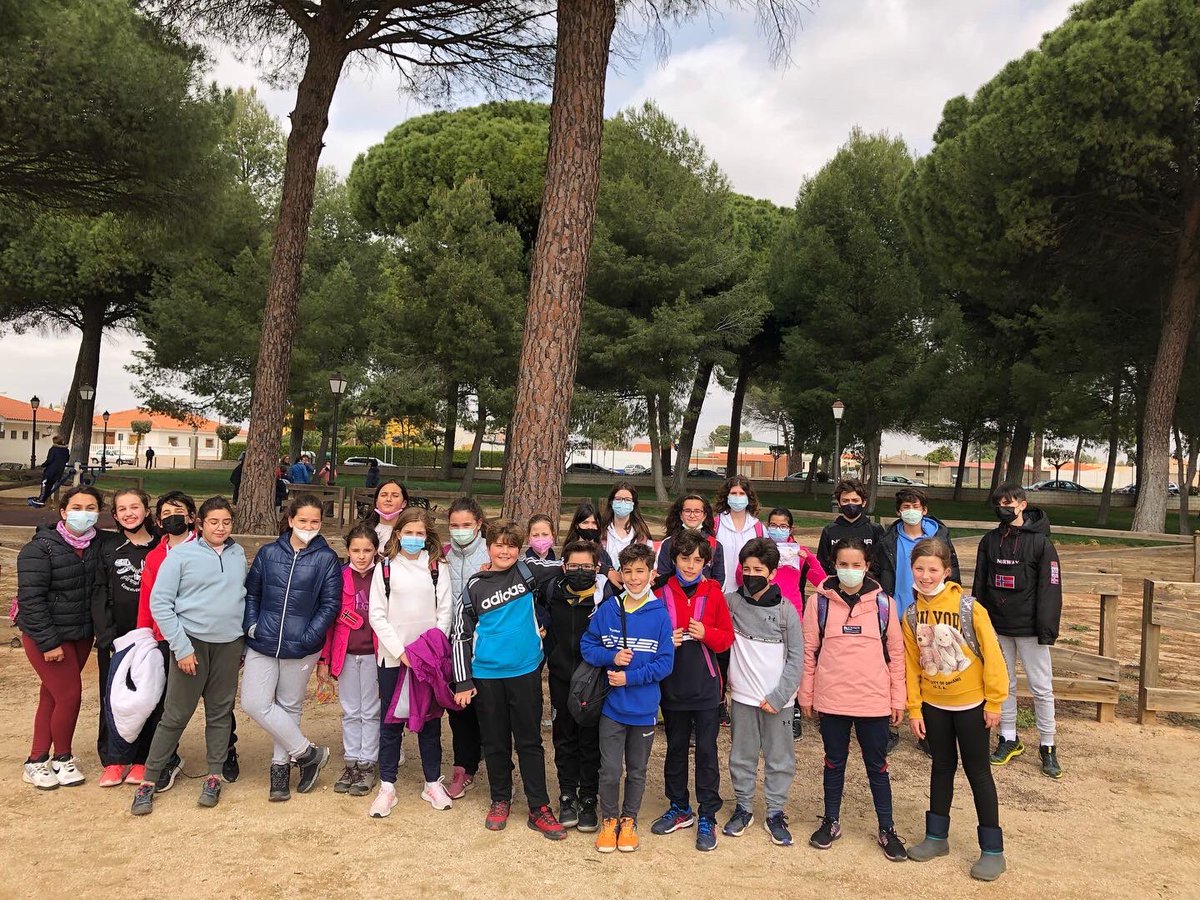 Enpetrol2016's tweet photo. Alumnos de nuestro Centro han participado en la carrera de Orientación de Deporte Escolar, en Arenales de san Gregorio junto a otros centros de la provincia.

Bonita experiencia para ellos disfrutando de la naturaleza, el deporte y de los amigos.
#proyectoescolarsaludable https://t.co/7oCmHPX1e4