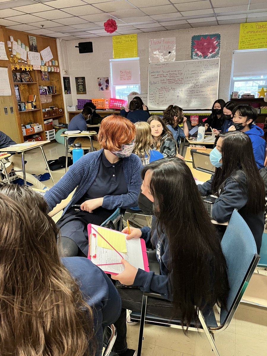 LindseyMuldoon's tweet photo. Nothing like a good Socratic Seminar Day! The kids always amaze with their level of questioning, discussion, &amp; digging deeper into the text! @ChristinaK12 @ShueMedillMS https://t.co/rn7ai6xr2H