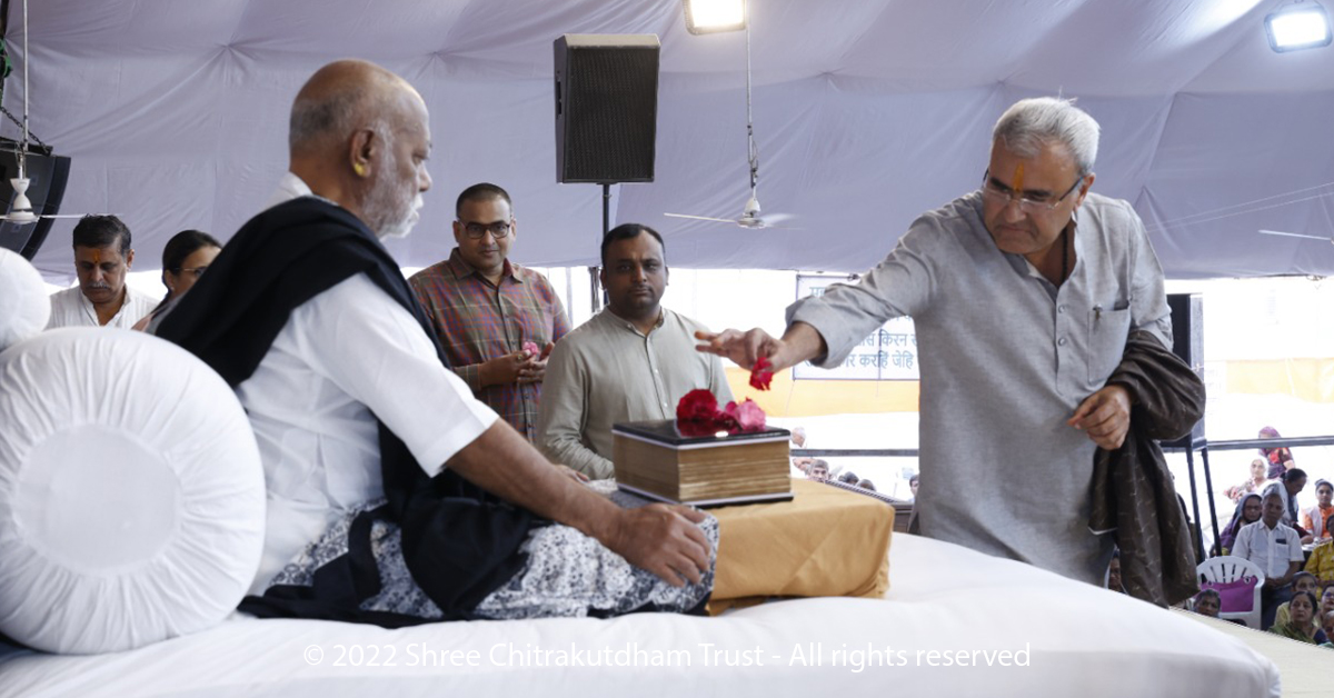 MorariBapu_'s tweet photo. || Manas Ram Katha || 

|| मानस राम कथा || 

Manas Ram Katha - DAY 9
#Dholavira Bhachau, #Kutch
19/03/2022 - 27/03/2022 

© 2022 Shree Chitrakutdham Trust - All rights reserved

#MorariBapu #truth #love #compassion #faith #Ramkatha #UNESCOWorldHeritageSite https://t.co/Bnwc2gGAcW