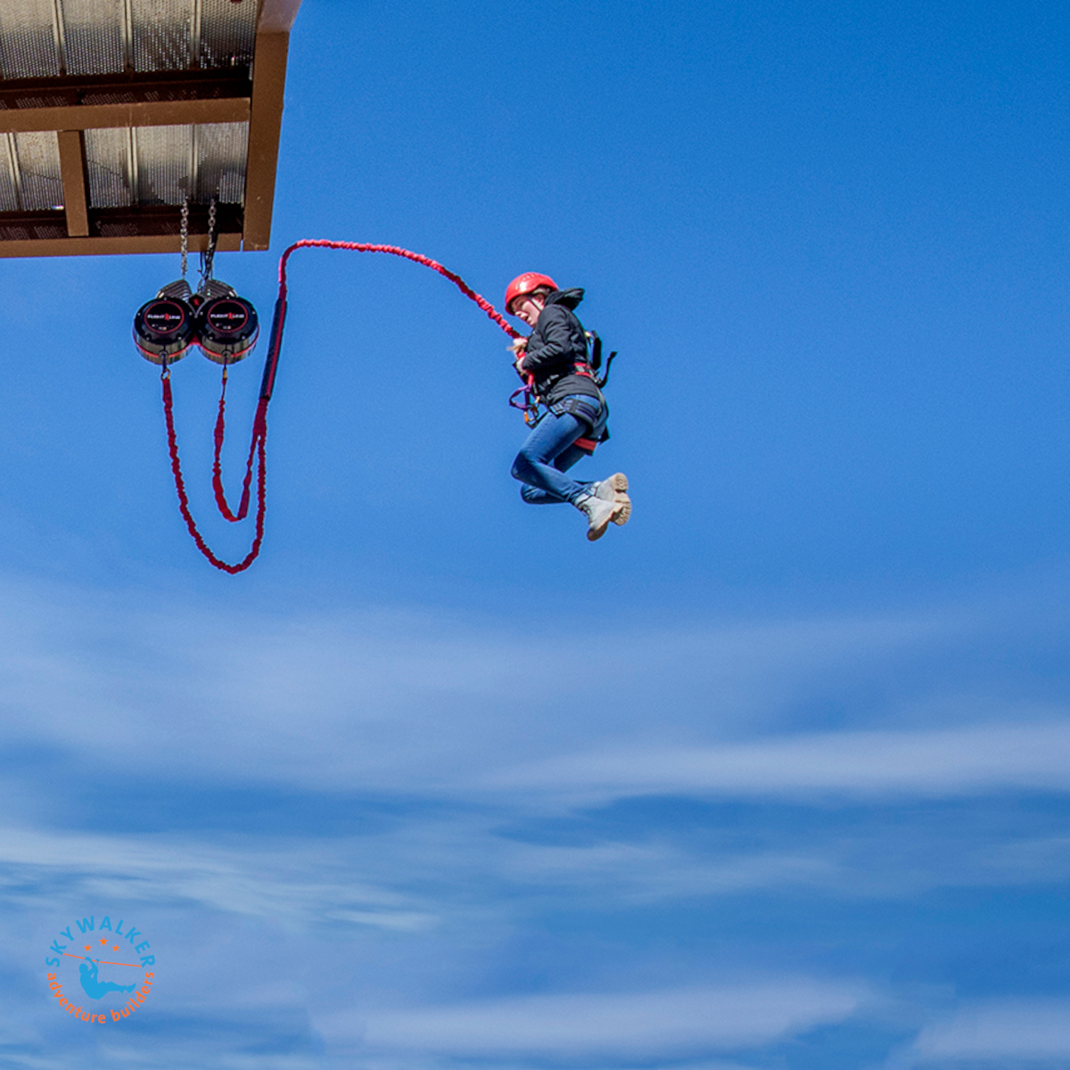 SkywalkerENG's tweet photo. What happens to your body in free fall? https://t.co/jx2BOJfSQT #freefall #quickjump #quickflight #skywab https://t.co/cjKsJpg24h
