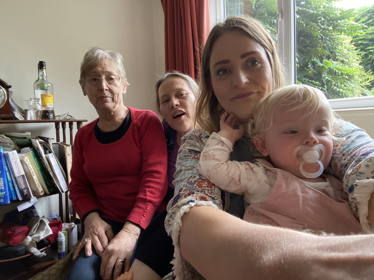 LauraXmas86's tweet photo. Happy Birthday to my lovely mum 🥰🥰 @organicsi https://t.co/W9t4vlL98c