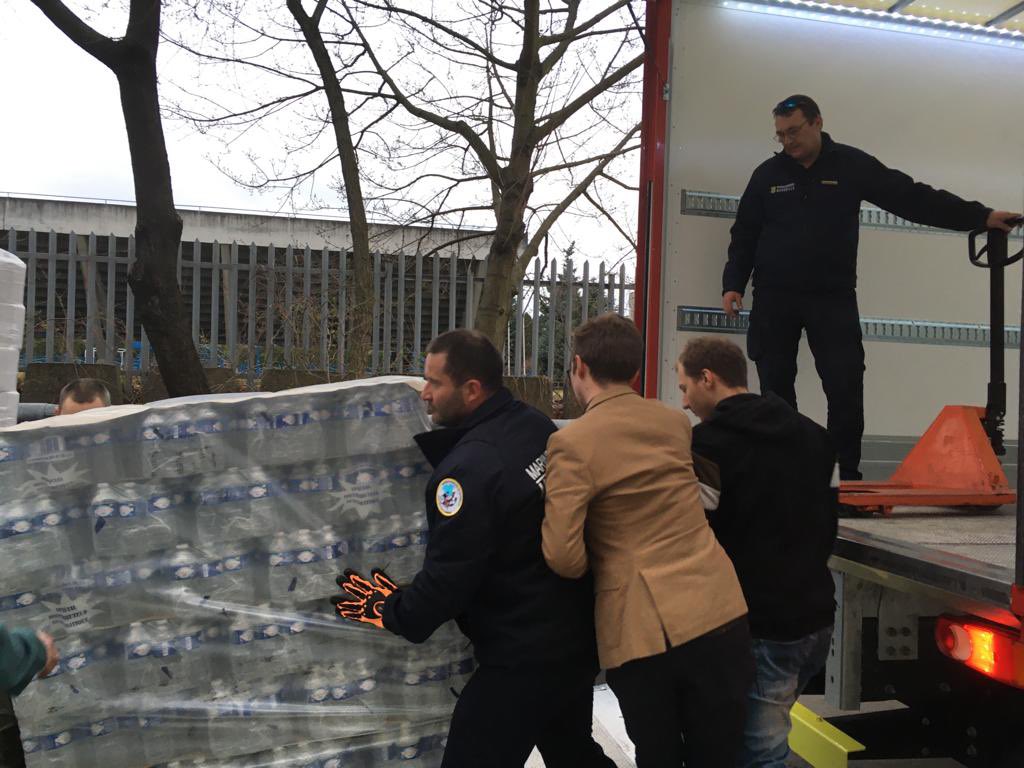 BenoitPayan's tweet photo. 🇺🇦 Marseille solidaire avec les Ukrainiens. 
Notre 7e convoi humanitaire vient d’arriver en Pologne. La mobilisation des Marseillais permettra d’accueillir dignement des centaines de réfugiés ! https://t.co/cTUsTfIpbU