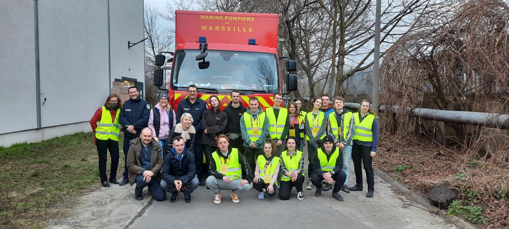 BenoitPayan's tweet photo. 🇺🇦 Marseille solidaire avec les Ukrainiens. 
Notre 7e convoi humanitaire vient d’arriver en Pologne. La mobilisation des Marseillais permettra d’accueillir dignement des centaines de réfugiés ! https://t.co/cTUsTfIpbU