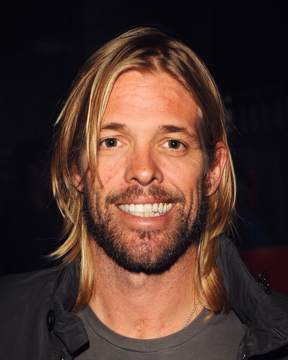 FredSYAS's tweet photo. 🖤 Triste d’apprendre le décès de @taylorhawkins

#riptaylorhawkins #rip #taylorhawkins #sorryforyourloss #foofighters #davegrohl #patsmear #natemendel #chrisshiflett #ramijaffee #sadnews #sadday #sad #sadmood #rockfamily #thinkofyou #youwillbemissed #lostbutnotforgotten https://t.co/nmoGwaFZOC