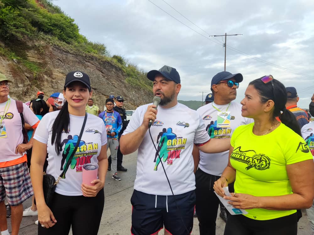 El alcalde Julio Rodríguez en sus palabras de apertura de la carrera Carúpano 10K y 5K agradeció a los participantes y organizadores de esta actividad deportiva que se realiza con salida desde la avenida Perimetral, frente al Parque Recreacional Rafael Montaño. #Carúpano10k