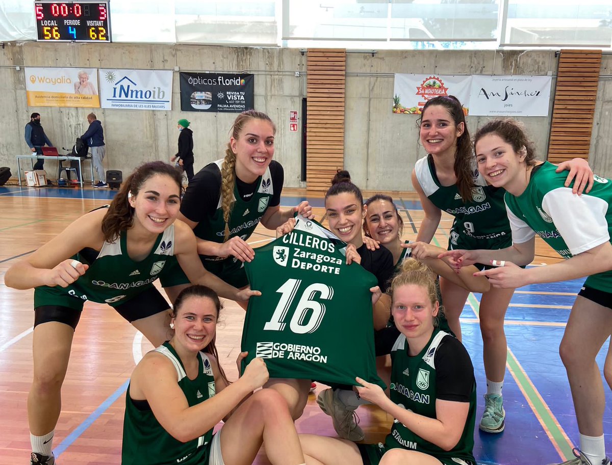 stcbaloncesto's tweet photo. Se resolvió el misterio de cómo seguir contando victorias! Sin palabras lo de este EQUIPO!!! Orgullo y gratitud! Bravo jugadoras y staff! @ANAGANSEGUROS @stcasablancazgz A la Fase!!!💚😘🏀💪👏👏👏👏 #LF2 https://t.co/T44zl04pKG