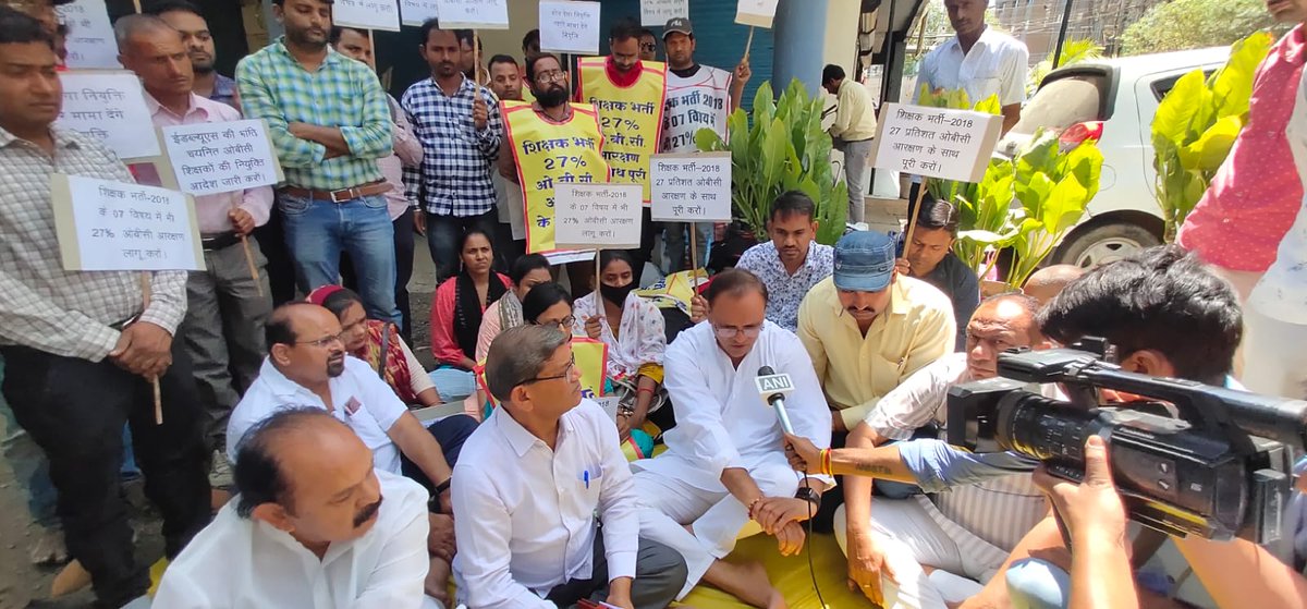 sushmap56069032's tweet photo. माननीय cm साहब obc वर्ग से होकर आप obc कि पीड़ा नहीं समझ रहे
यें रोते बिलखते शिक्षक अपनी लिस्ट जारी कराने आये है इन्हे निराश ना कीजिये दो दिन मैं लिस्ट जारी कीजिए 
@OBCHemantSahu 
@CSS_MP 
@JM_Scindia 
@PMOIndia 
@Indersinghsjp 
@Lakhansinghinc
@ABPNews 
@ChouhanShivraj https://t.co/oMsYqyTXRM