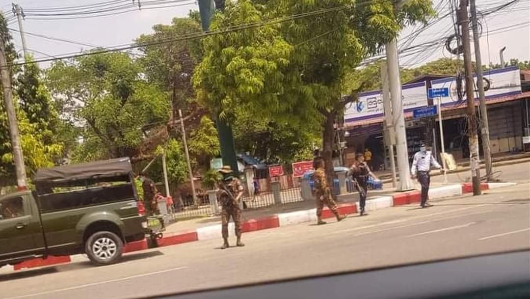 ရန်ကုန်၊ သာကေတ၊ ဗဟန်း၊ ဒလရဲစခန်းတို့တွင် ဗုံးများပေါက်ကွဲပြီး တိုက်ခိုက်မှုများ ပေါ်ပေါက်

ရန်ကုန်၊ မတ် ၂၇
Read More -> t.me/khitthitnews/3…