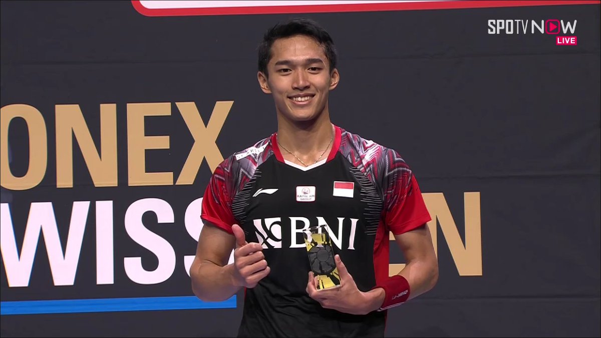 stephaniezen's tweet photo. Congrats again, Jojo si anak baik! 🤩 #SwissOpen2022 https://t.co/ejXPuU1AUl