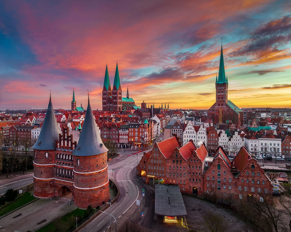 miabid's tweet photo. A colorful sunrise last month in #Lübeck , #Germany
It was definitely worth waking up early 😀
#photography #landscapephotography #Travel https://t.co/dY4D0QJSBP