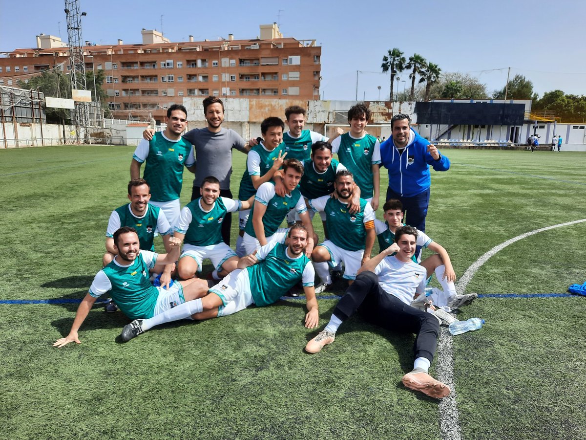 CDCMestallistes's tweet photo. 👉 ¡Y va la tercera! ¡Y también ha salido el sol!

CD Cuenca-Mestallistes B 3
CD Teresianas-Torrent 1

Toni ⚽️⚽️
Alberto ⚽️

#SomMestallistes ⚪💚🦇 https://t.co/Xo6w6NFZrx