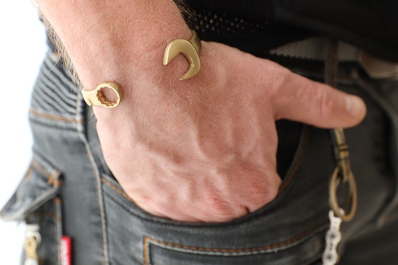 sadesign5's tweet photo. Wrench bracelet, Men 14k gold bracelet, Men https://t.co/jcVD8p2gQv #menexclusivestyle #coolmansbracelet #motorcyclegift #wrenchbracelet @etsymktgtool https://t.co/XTxg6Vgs76