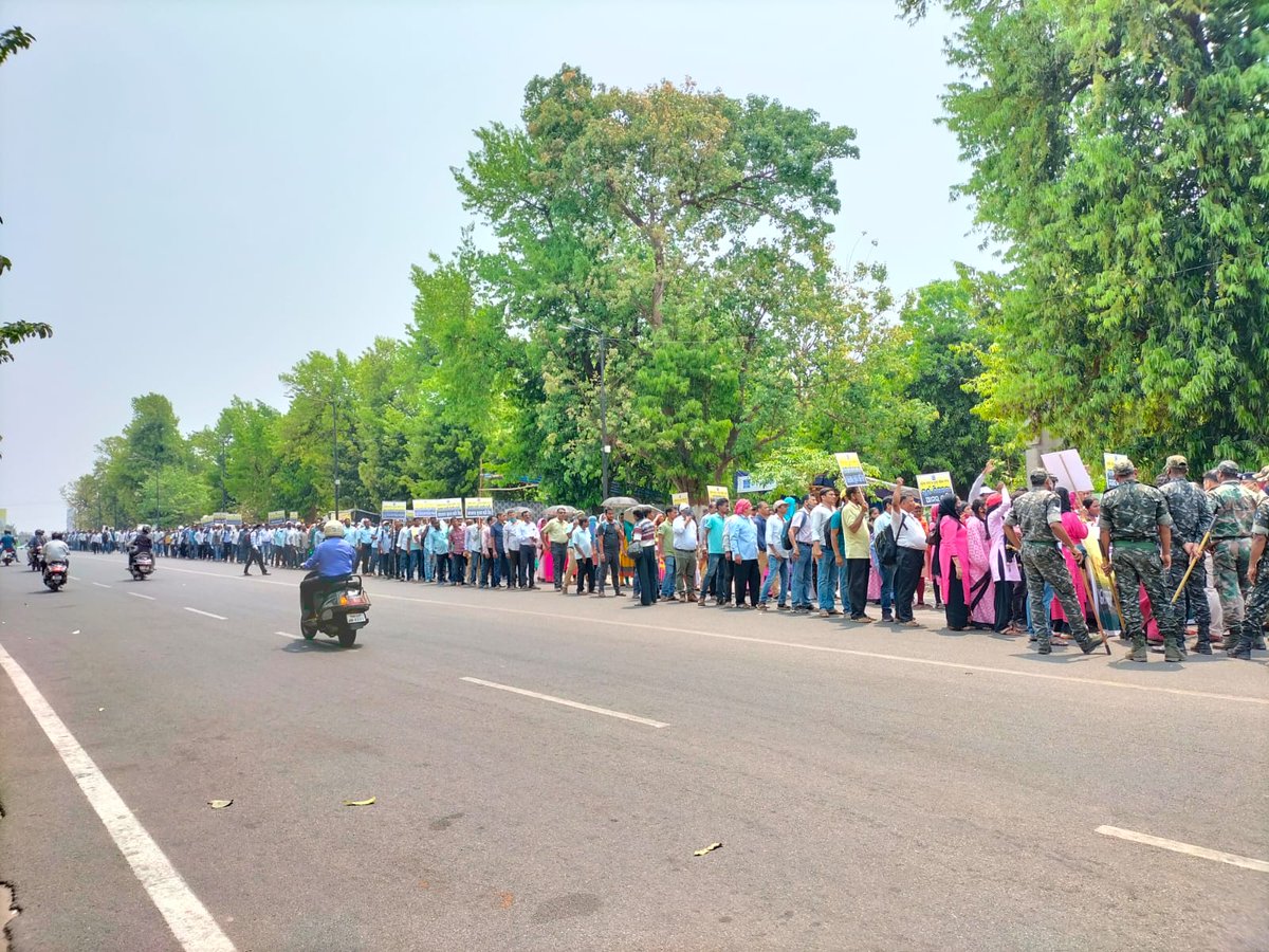 OKKSM_2013's tweet photo. #MoSarkar #SamirRanjanDash #NaveenPatnaik #CMO_Odisha #5Tsecretary ##EducationDept
##DepartmentOfEducation

ରାଜ୍ୟ ସରକାରଙ୍କର ପାଖରେ ଆମର ଅନୁରୋଧ ଆମକୁ ପୂର୍ଣ୍ଣ ଶିକ୍ଷକତାର ମାନ୍ୟତା ପ୍ରଦାନ କରାଯାଉ 🙏🙏 https://t.co/RPMf5NHlGM https://t.co/9lR7q3MoII https://t.co/LUzdaNfVCu https://t.co/ueQIWIv7vN