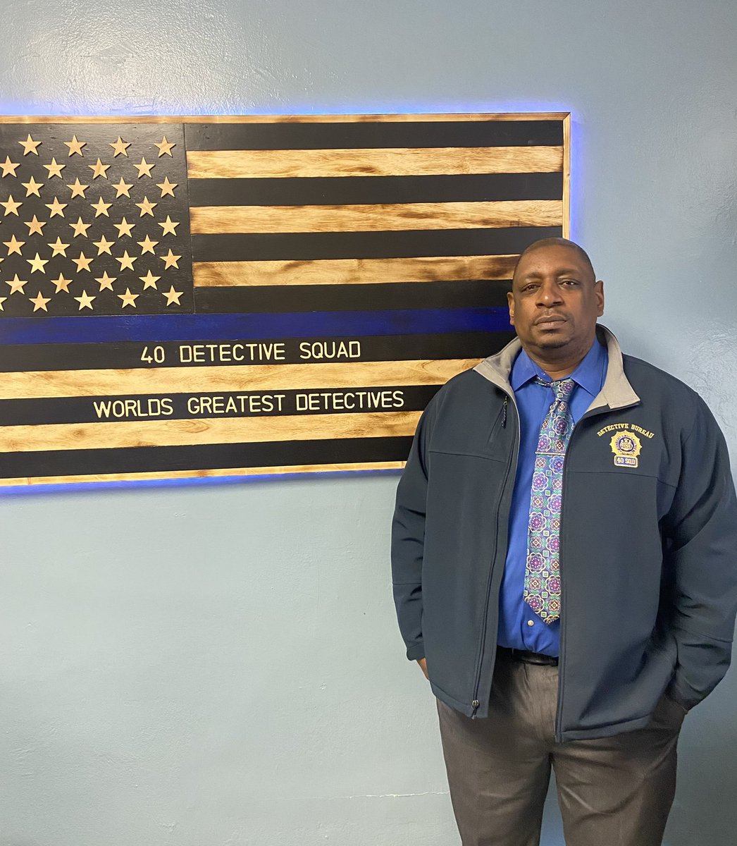 NYPD40Pct's tweet photo. ⭐️ Great work by Detective Don Johnson who made an arrest on a Homicide that occured in a Domestic Incident on 3/14/22! ⭐️🕵🏾‍♂️ #southbronx #detectives https://t.co/PhMmKqQZic