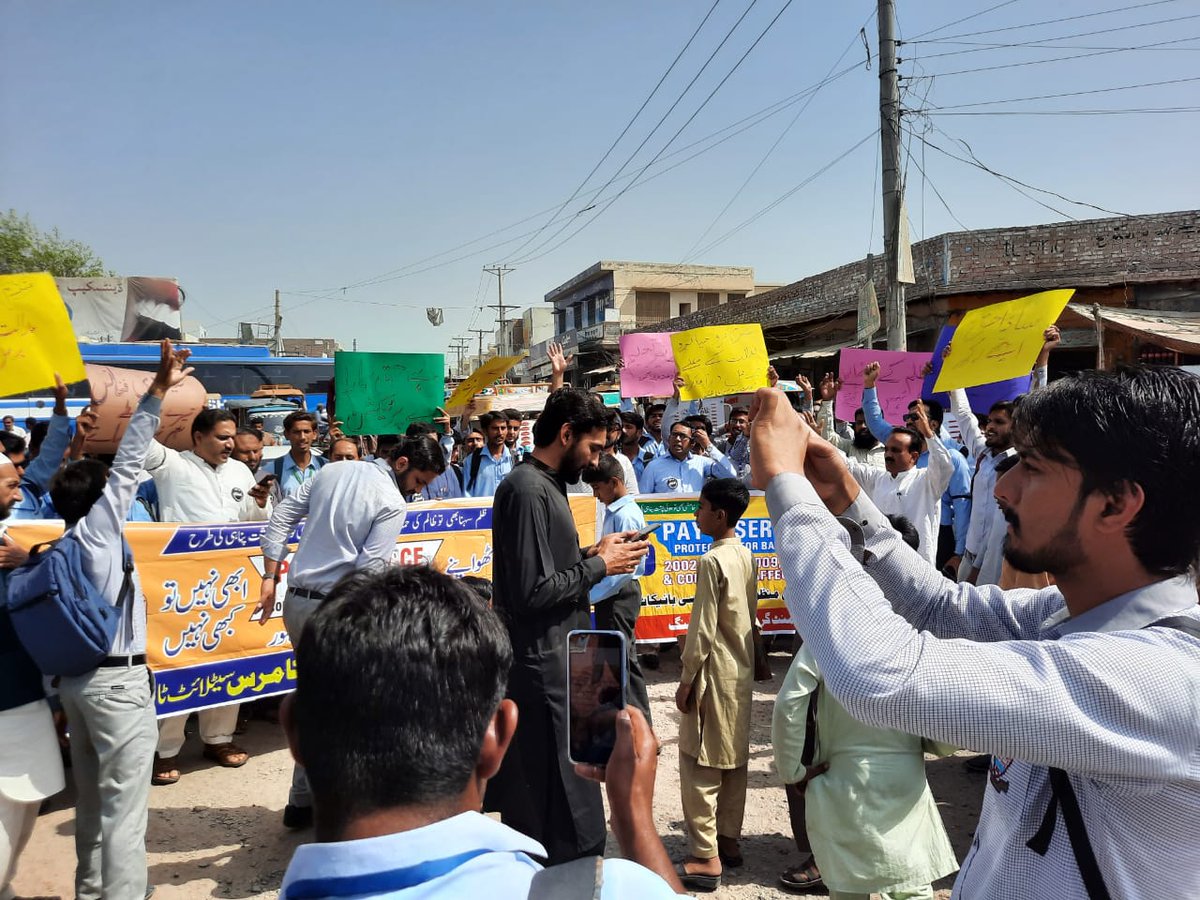 misssharif786's tweet photo. #UniteForRights
Teachers from All punjab  ar coming on 28.other departments, who are sufferees of service peotection,can join us... https://t.co/6B5mUOYqrt