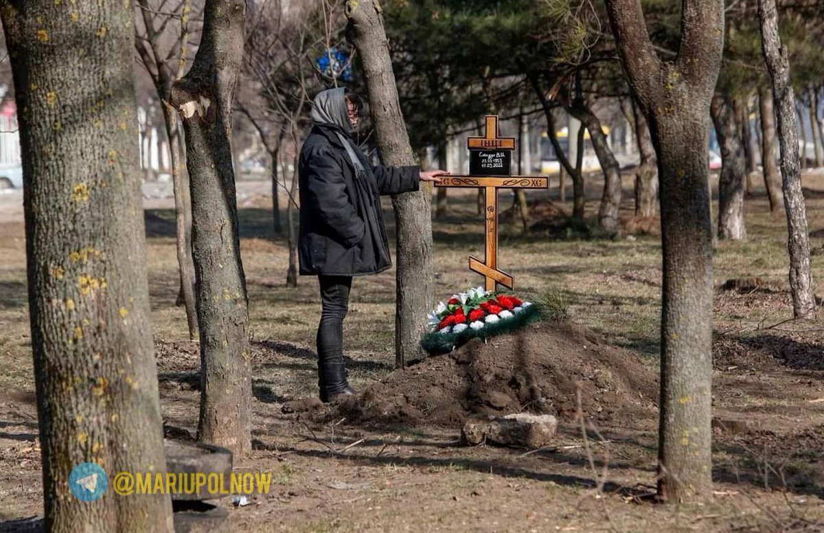 mrsorokaa's tweet photo. Mariupol, once a port city of 450,000 people, is now completely destroyed, and its streets turned into cemeteries.

We won’t forgive, we won’t forget. https://t.co/obpJt6qlEa