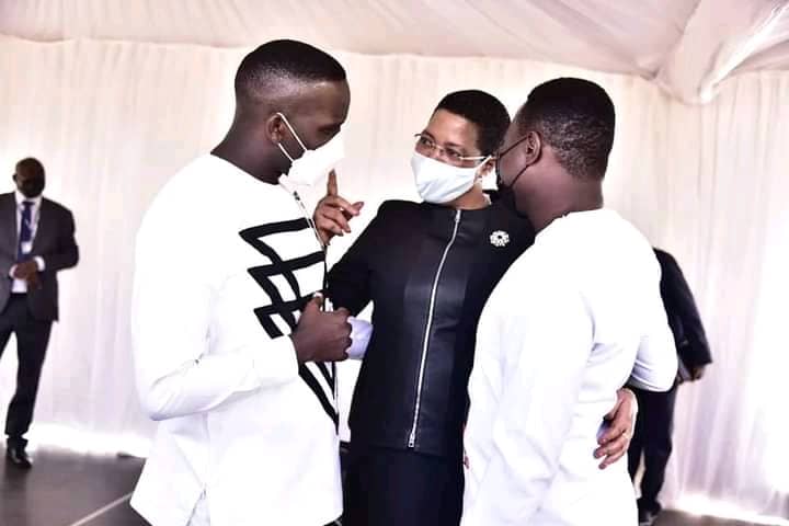 PrinceBeckam's tweet photo. Big eye and Catherine wre chased away frm the Burial coz of associating with NRM #watabout these nw 👁 https://t.co/nkHknMEp0A