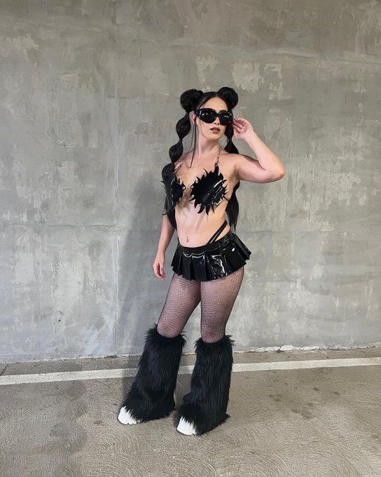 Techno thottie fit unlocked 🖤 https://t.co/zAMnnTmbeK