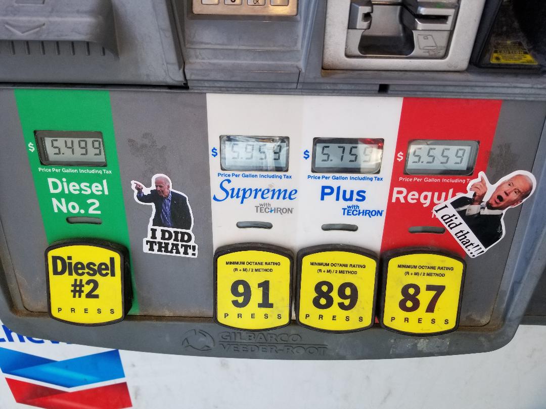 lasvegas4us's tweet photo. Saw this in gas station on Cliff Shadows and Cheyenne , even though some people may disagree politically, I think it is funny. 
#gas #gasprices https://t.co/s4CKXtIR1J