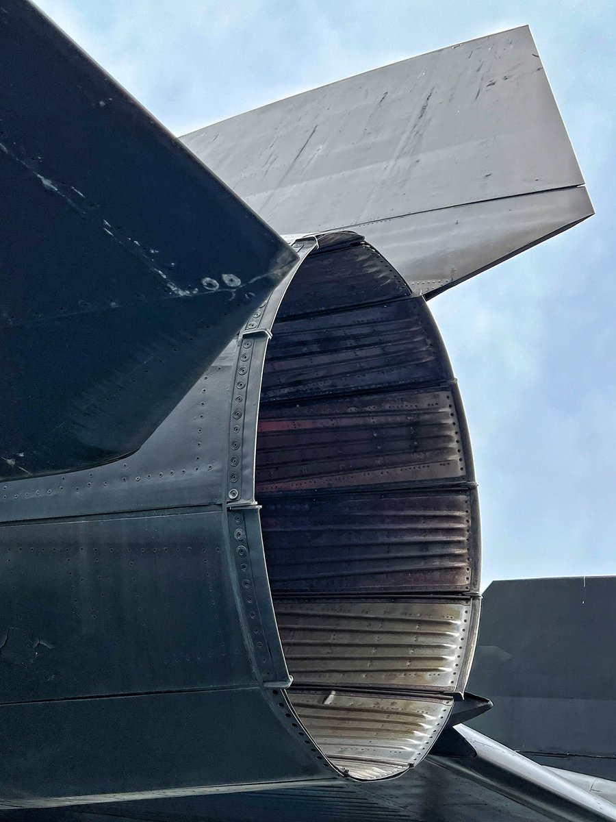KPAE_Spotter's tweet image. Business end of the hawt SR-71 #InThrustWeTrust. Would have given a black market kidney to watch one of these take off in person 😍. I had a crush on this plane… as early as I can remember…  4 years old, I had an SR-71 poster on my wall. #sr71 #avgeek #aviation