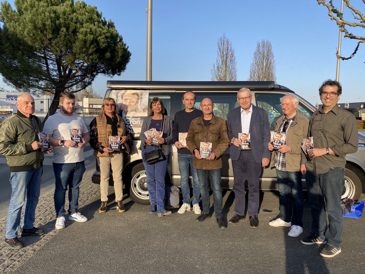 Jacqlinedubois's tweet photo. Sarlat et Boulazac,  Saint-Cyprien : le programme du candidat #Macron2022 reçoit un bel accueil.
🟢 Réunion publique le 31 mars à  Coulounieix-chamiers à 18h30
🟢 Meeting le 2 avril à Paris
 #circo2404 #MacronMobile #Presidentielle2022 https://t.co/mqVJq8eoMK