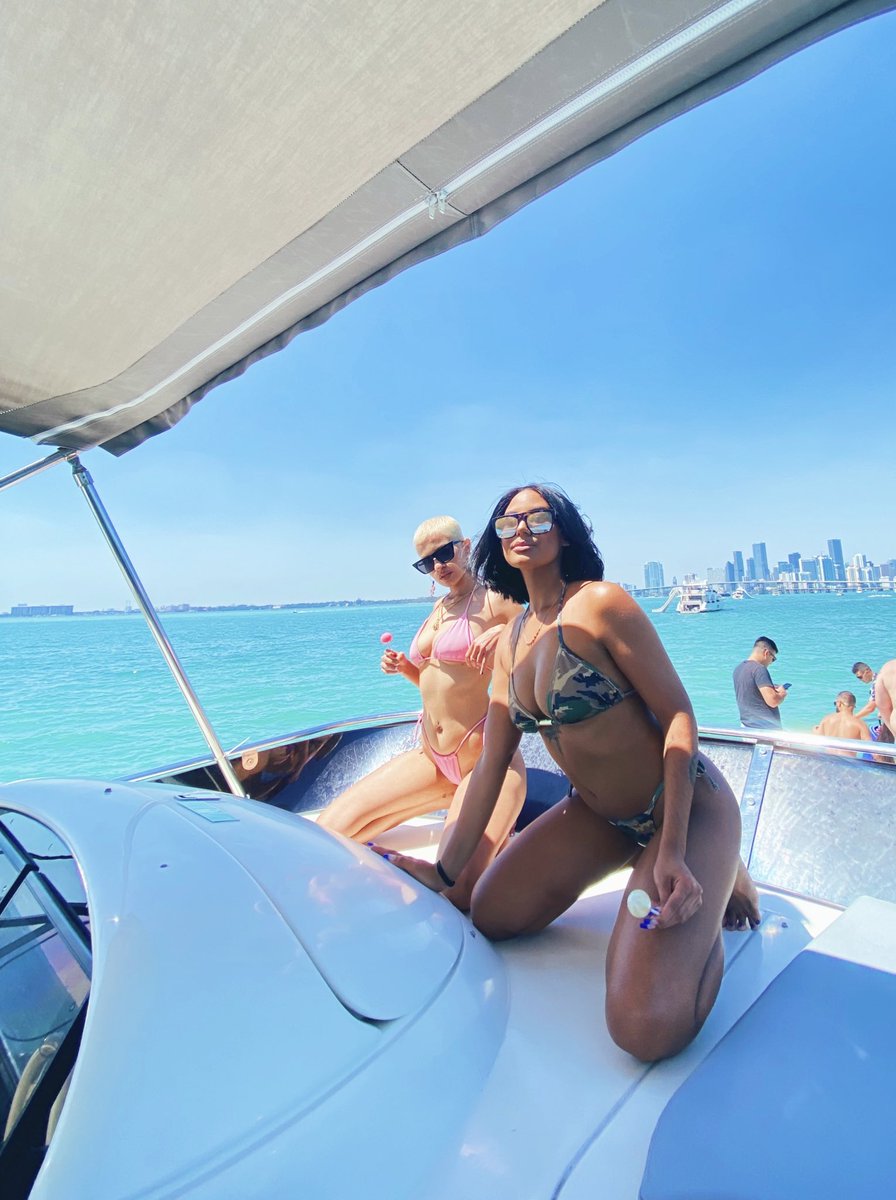 fashion_mafia's tweet image. Get you gold, no spray tan