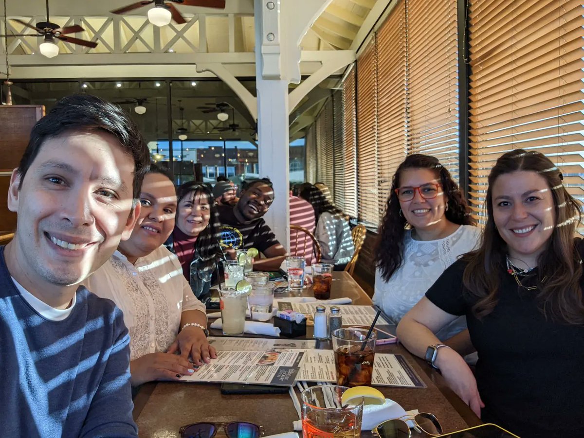 We enjoyed a fantastic evening meeting up with <a href="/ParticipateLrng/">Participate Learning</a>  teachers from Catawba County! Thanks @dGrand_Saint  for organizing this encounter. We're looking forward to repeating this experience!
#unitedweteach #ambassadorteachers #internationalteachers