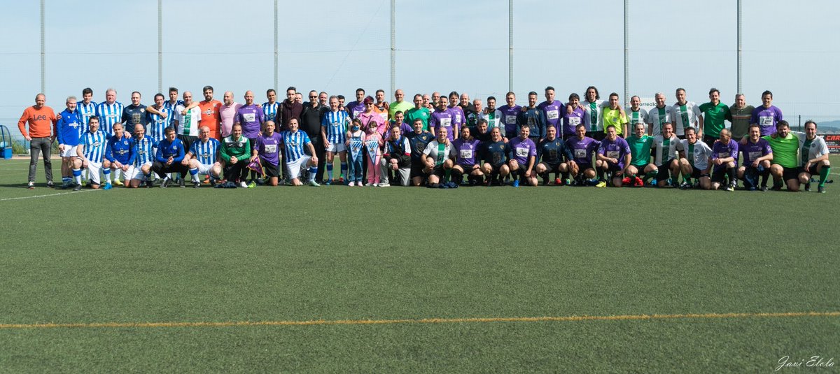 RealSociedad's tweet photo. ⚽️ Triangular benéfico para nuestro equipo de veteranos en favor de Afrika Jobajuria 👏

ℹ️ Resultados: Gazteak Kabiezes 2-1 RS y Dinamo San Juan 0-0 RS

🏆 Campeón: @dinamosanjuancf

😄 Mañana muy especial en Santurtzi 🙌

#AurreraReala https://t.co/UazSt1xjBk