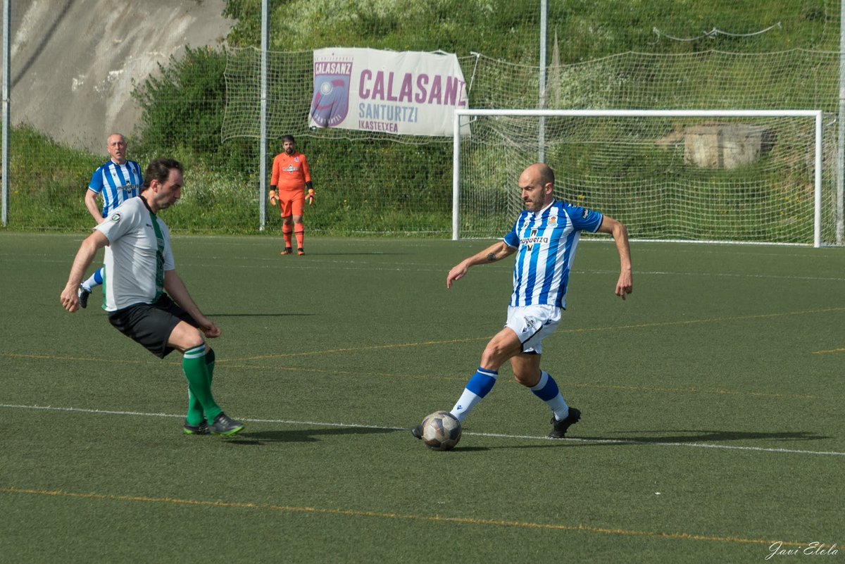 RealSociedad's tweet photo. ⚽️ Triangular benéfico para nuestro equipo de veteranos en favor de Afrika Jobajuria 👏

ℹ️ Resultados: Gazteak Kabiezes 2-1 RS y Dinamo San Juan 0-0 RS

🏆 Campeón: @dinamosanjuancf

😄 Mañana muy especial en Santurtzi 🙌

#AurreraReala https://t.co/UazSt1xjBk