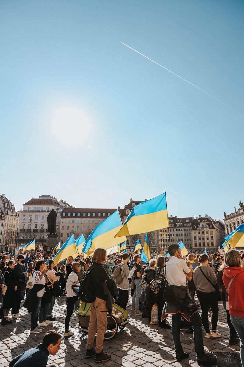 Make love, not war 💙 Took some photos of an anti-war protest in #Dresden today 🇺🇦🕊 #StandWithUkraine
