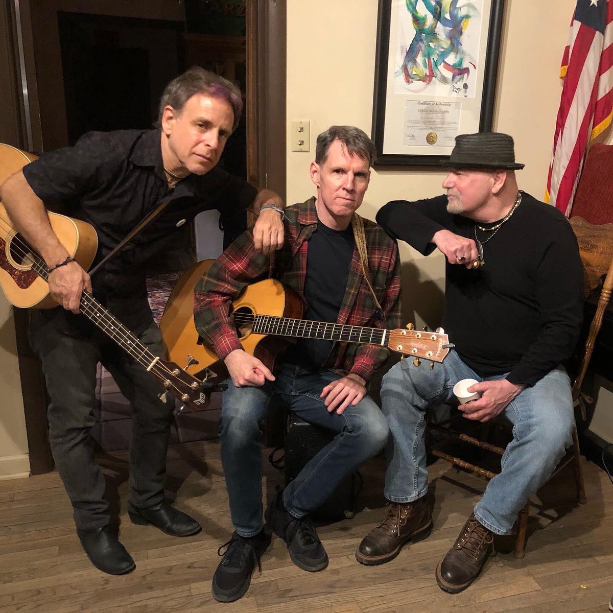 Last social media post before I take a week off! Me with my friends @raspinstuwart Matt Bunsen &amp; Barrett Tagliarino listening to them rock out….🎶

#LosAngeles #indie #indiemusicians #singersongwriter #rock #music #musicians #musicianslife