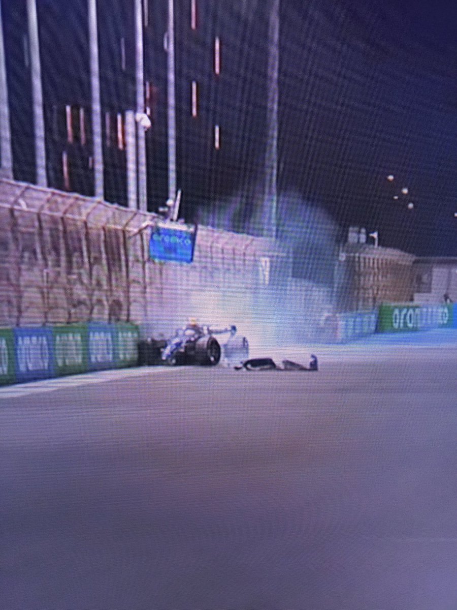 My man loves the walls
#SaudiaArabianGP #Latifi
