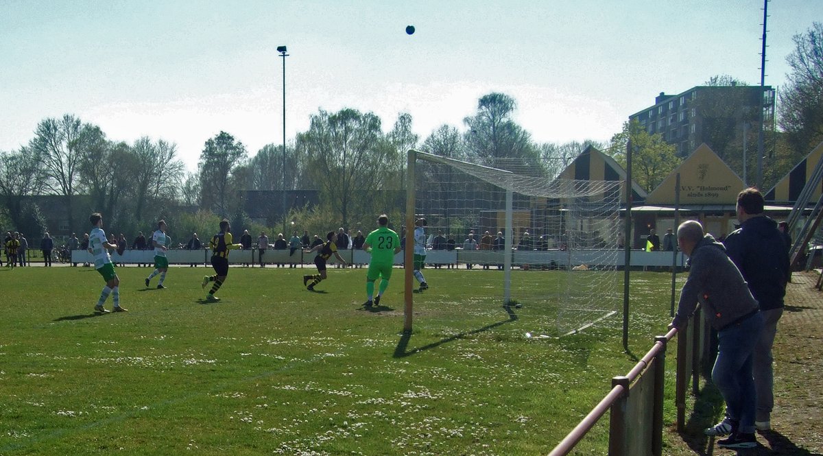 ⚽️ Doelpuntrijke overwinning HVV #Helmond op SV #Brandevoort, de geel/zwarten blijven titelkandidaat
Lees het uitgebreide wedstijdverslag op deweblogvanhelmond.nl/startpagina/hv…
