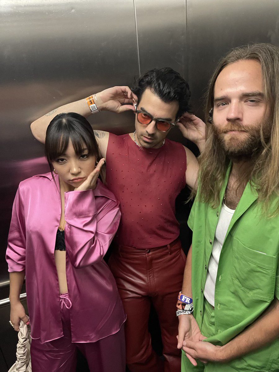 DNCE's tweet photo. FAIRLY ODD PARENTS GOT NOTHING ON US ✨🧚‍♂️ https://t.co/yImC3E0XWl