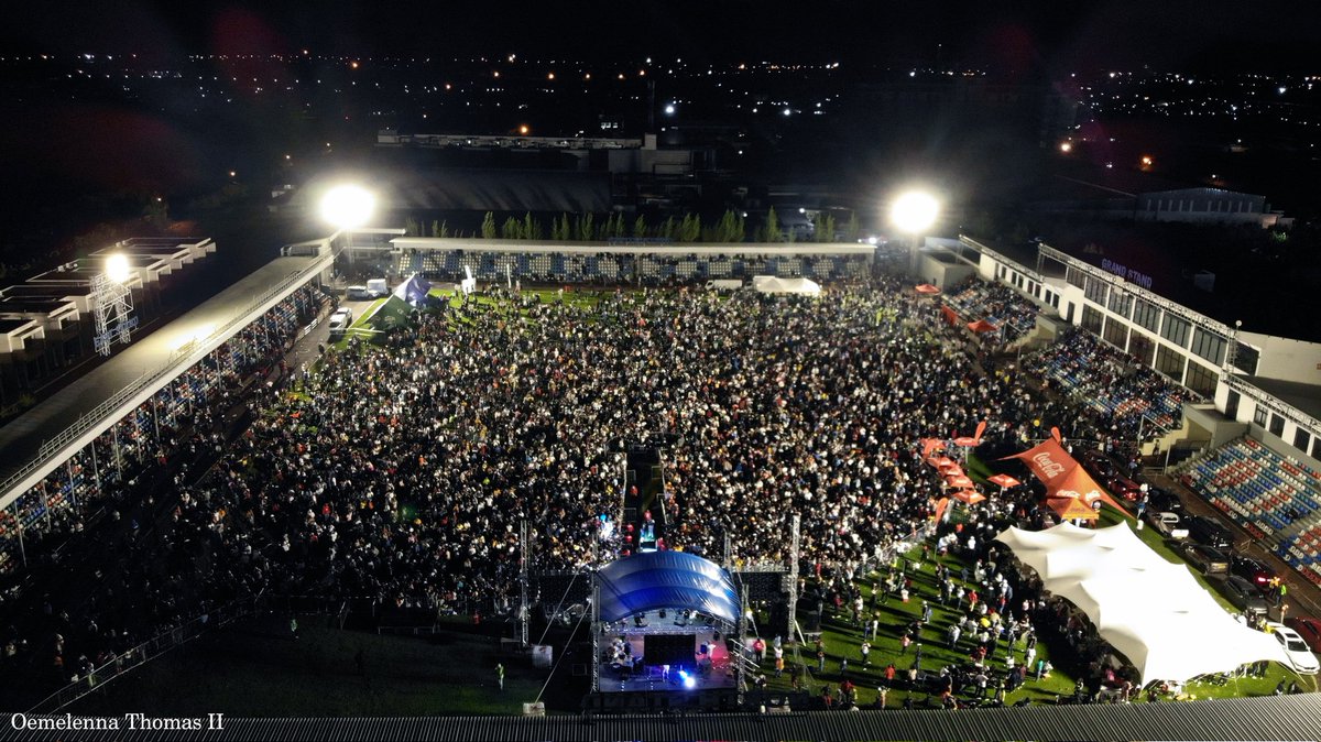 SparksThomasII's tweet photo. No doubt that she is the African Queen. @MakhadziSA filled up Royal Aria Stadium in Botswana last night. https://t.co/wKmpQNlvz5