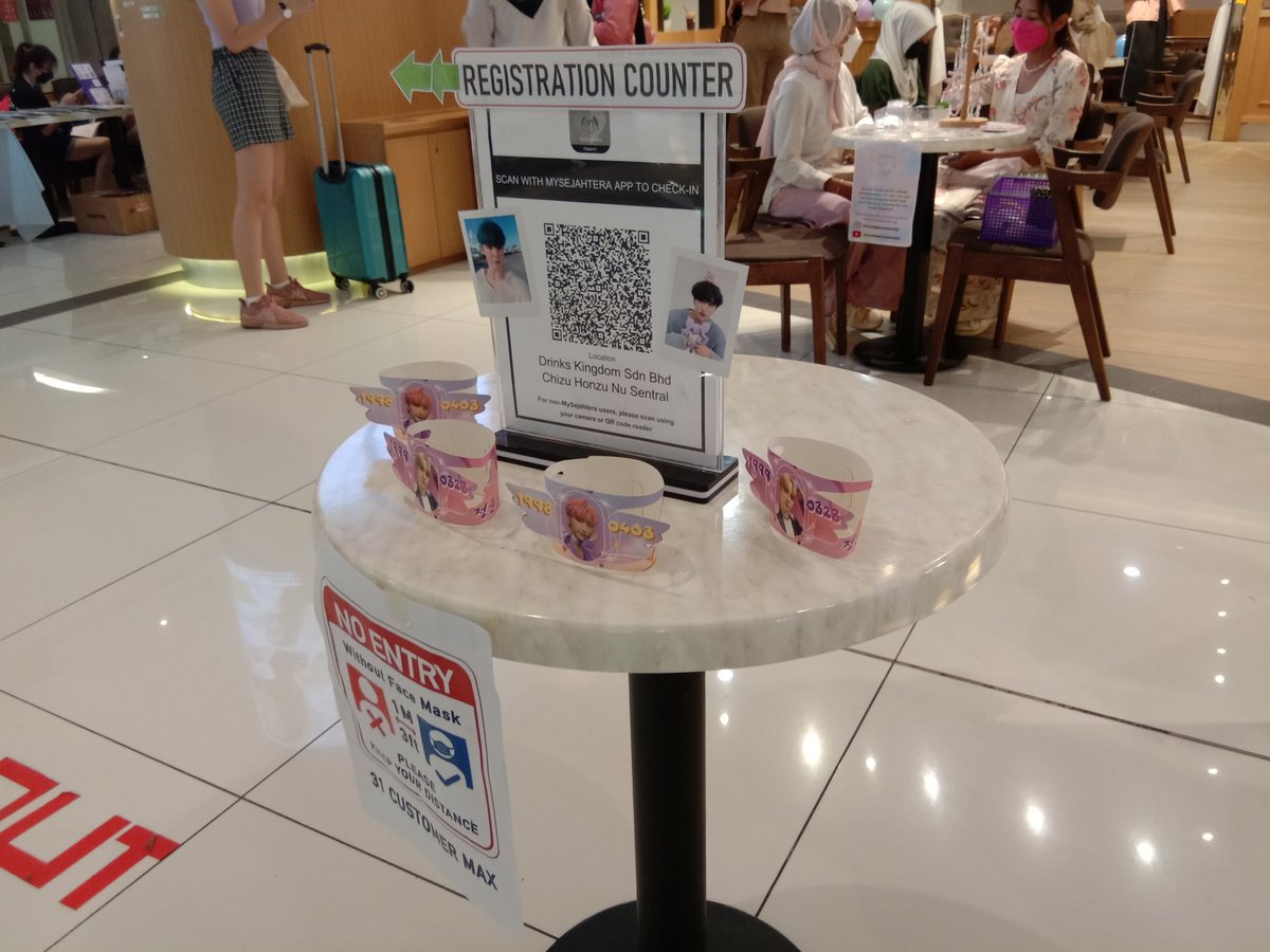 noisykdz's tweet photo. #SweetConnectionInMY
I was in a rush but everything there was really cute :DI love how they decorate the qr code 👏 I even met some moots there @gpdlwm_ @atinyyk @ddeonghwa98z 💞 hope to see u guys in the next event https://t.co/XRvJtzubxF