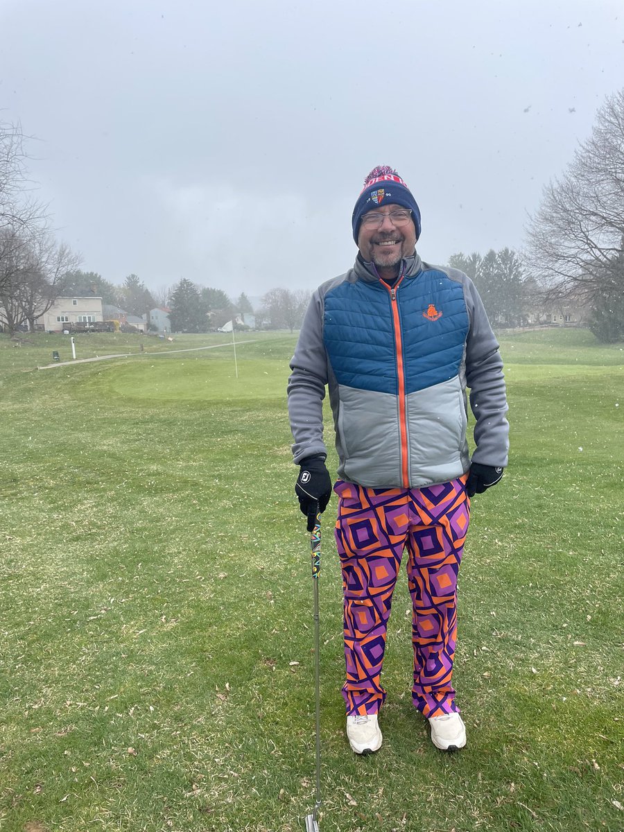 It was snowing at the end of our round today. #GolfWeather @ShepherdHillsGC