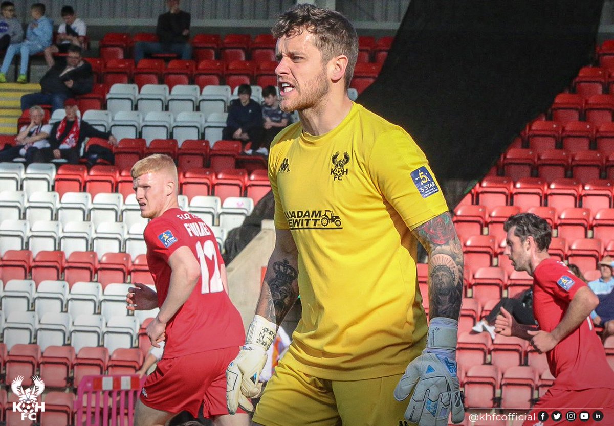 Nothing getting through this brick wall yesterday 🧱 Clean sheet number 𝟏𝟕 of the season 👏 📸 @CliveJonespr ❤🦅 #Harriers #COYR