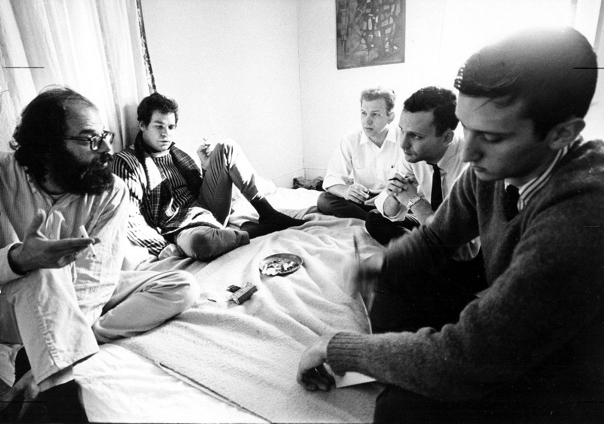 EmbosDoc's tweet photo. Allen Ginsberg was a fan of the Embarrassment.
Pictured: Allen Ginsberg (far left) and Embos manager Dan Rouser (far right)
#embosdoc #theembarrassment #wichita #kansas #postpunk #wewerefamous #allenginsberg #wichitavortexsutra https://t.co/37PruqtgJA