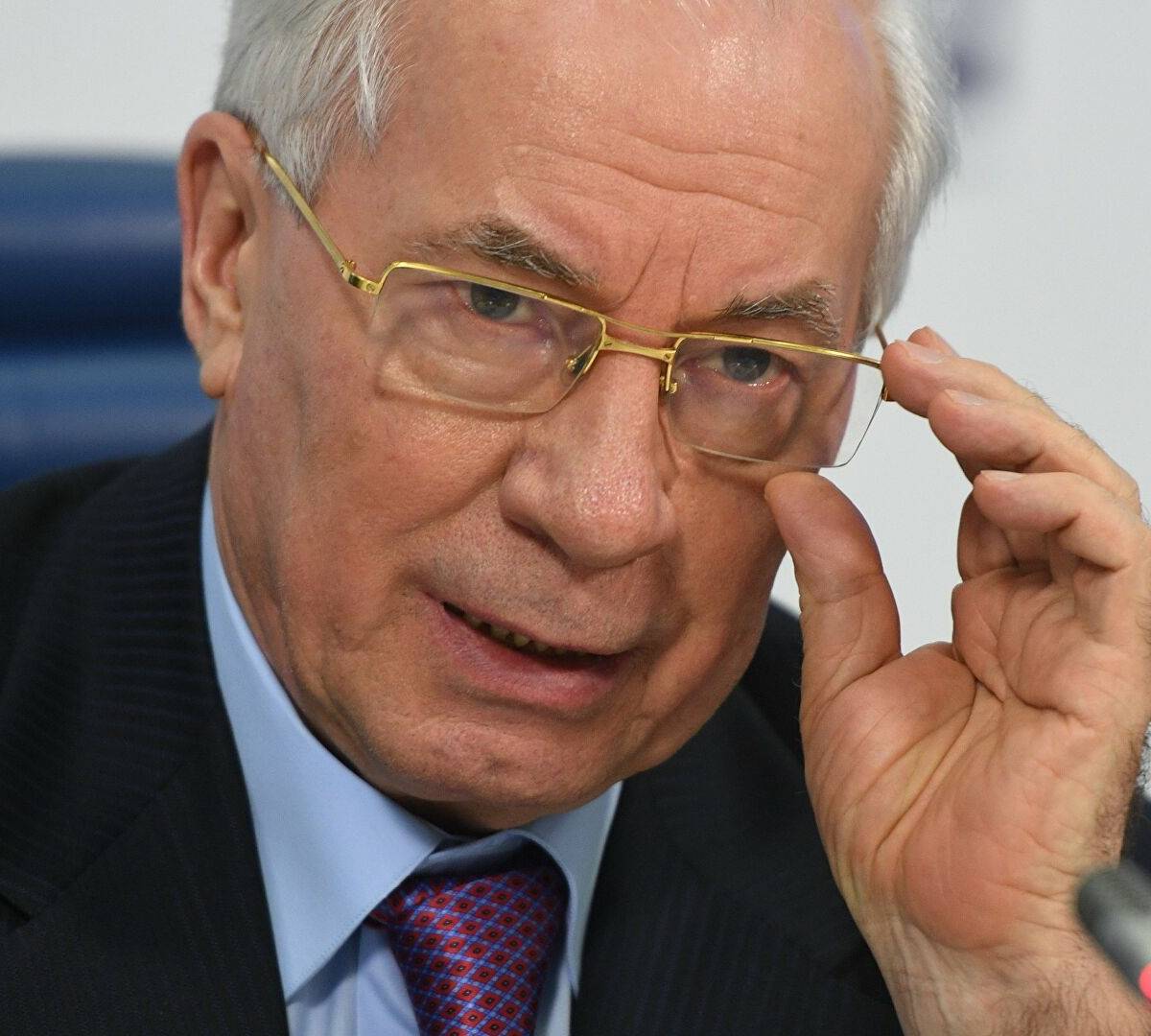 Азаров сообщил о планах Запада и Киева насчет русскоязычного населения
politobzor.net/247757-azarov-…