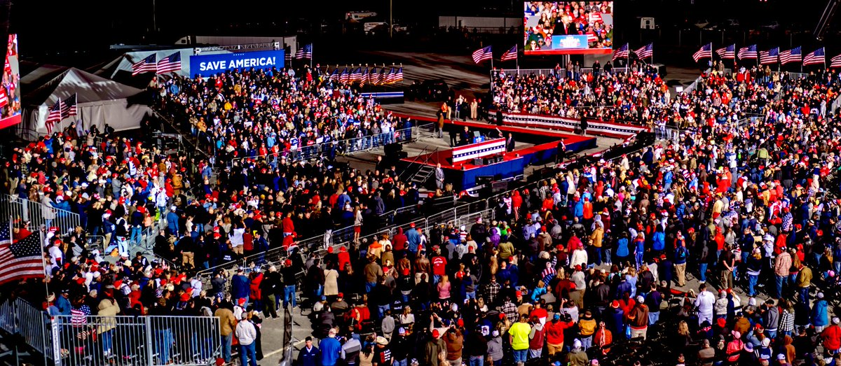 realLizUSA's tweet photo. FAKE NEWS!

Massive crowd in Georgia last night, with estimates between 25,000 and 35,000 people. 

Fake news @stphnfwlr doesn't know what he's talking about! https://t.co/RoHz86Xyz6