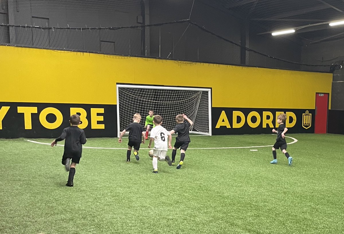 EliteFCAcademy's tweet photo. ⚫️| U6 DEVELOPMENT FIXTURES
More development fixtures for our u6 groups
Special shout-out to 3 boys playing their first ever games
All 3 hit the ground running with fantastic goal scoring performances
POTM 🥇
Team 1 - Oscar
Team 2 - Lochlan
⚫️| #under6 | #DevelopmentFixtures https://t.co/87pU3w208H